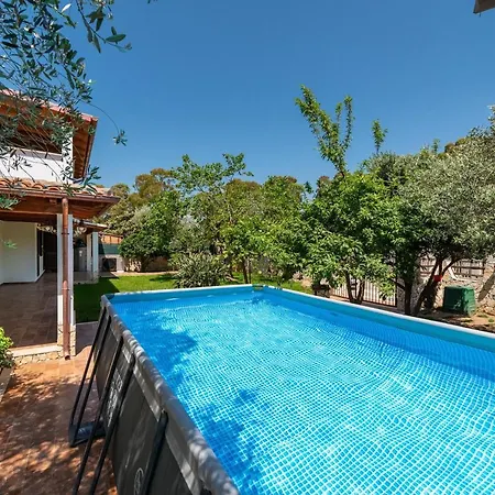 Holiday home Eleonora App To 4 *