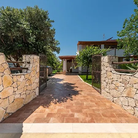 Holiday home Eleonora App To 4