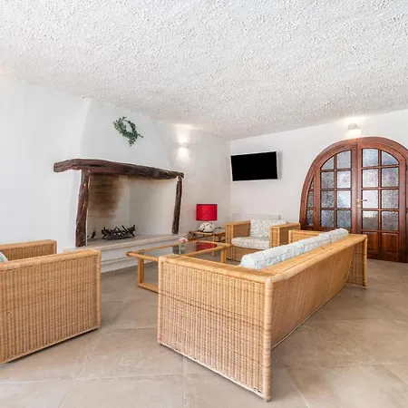 Eleonora App To 4 Holiday home *