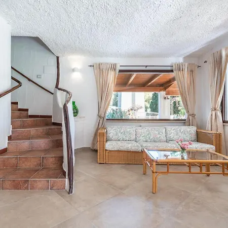 Eleonora App To 4 Holiday home *