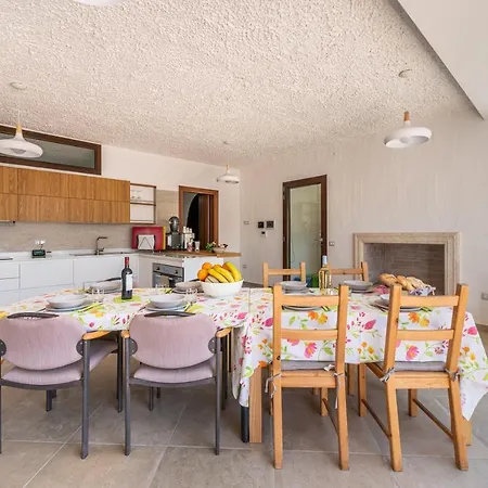 Eleonora App To 4 Holiday home *