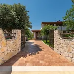 Ferienhaus Eleonora App To 4